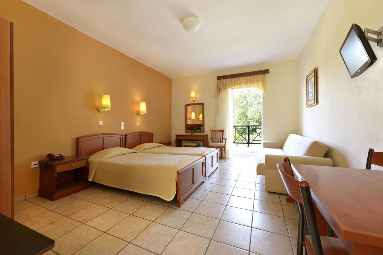 Amalia Aparthotel Palaiontsiflikion Room photo