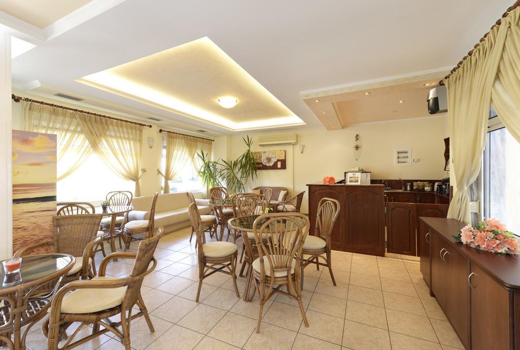 Amalia Aparthotel Palaiontsiflikion Exterior photo