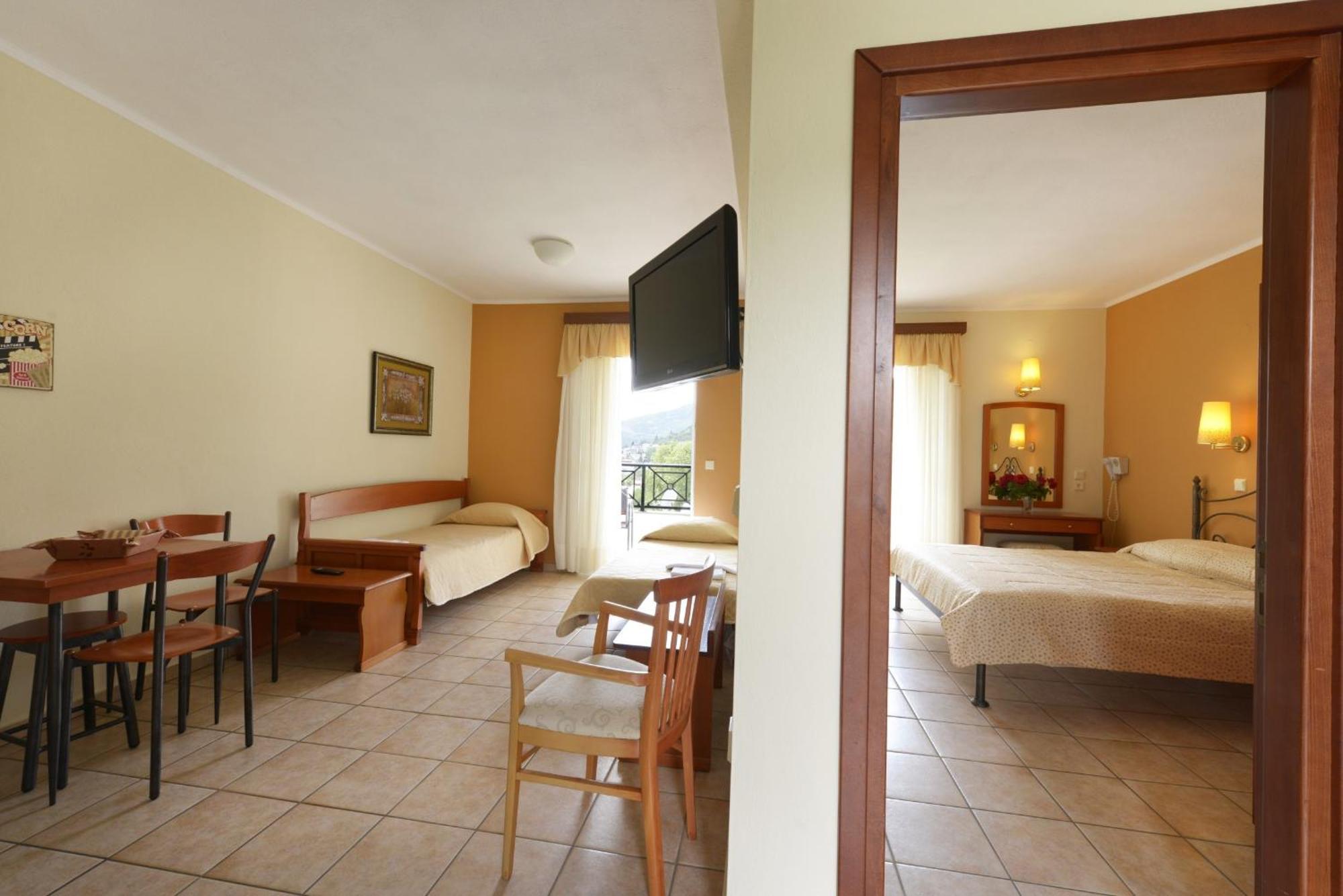 Amalia Aparthotel Palaiontsiflikion Room photo