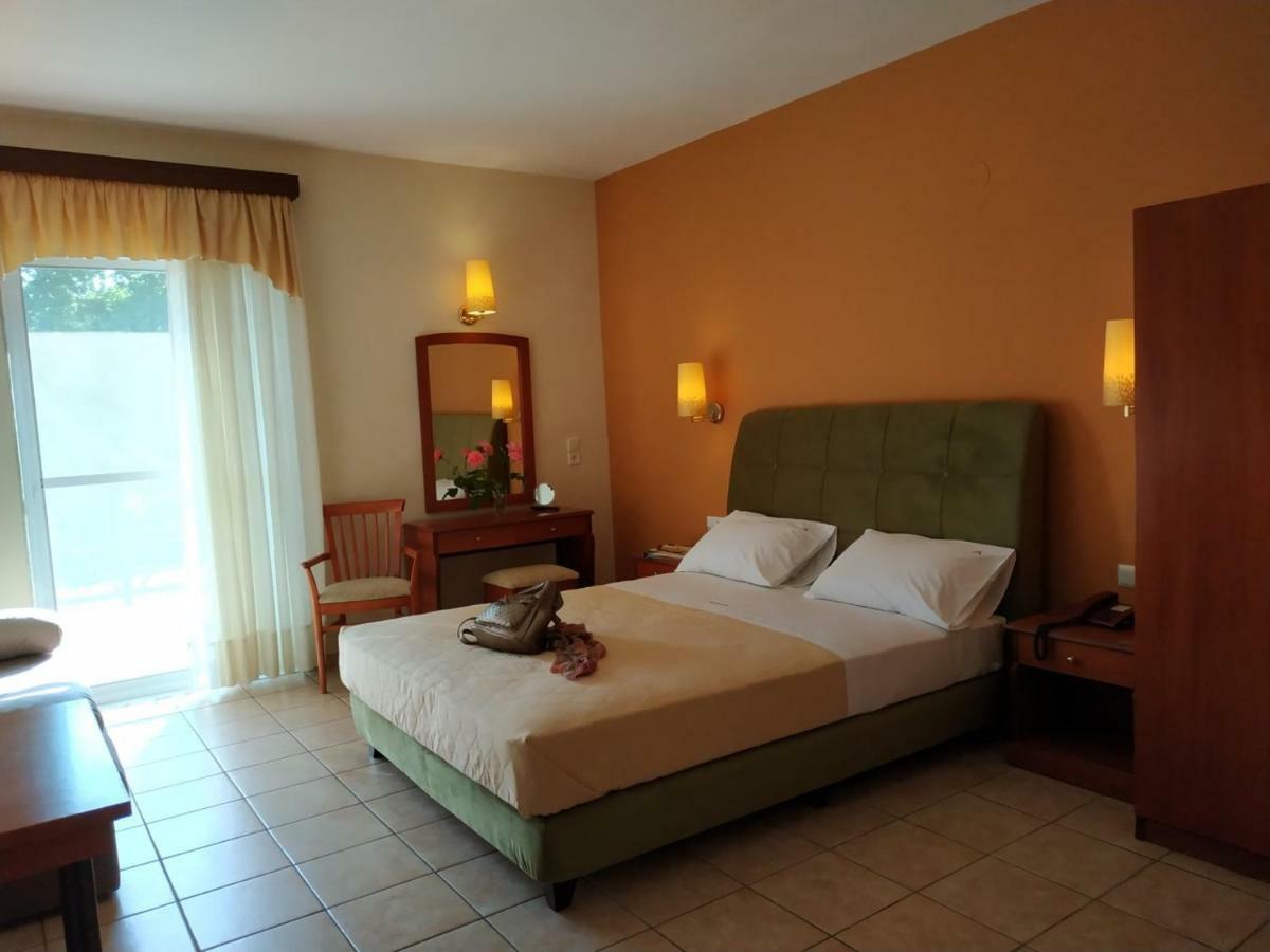 Amalia Aparthotel Palaiontsiflikion Exterior photo