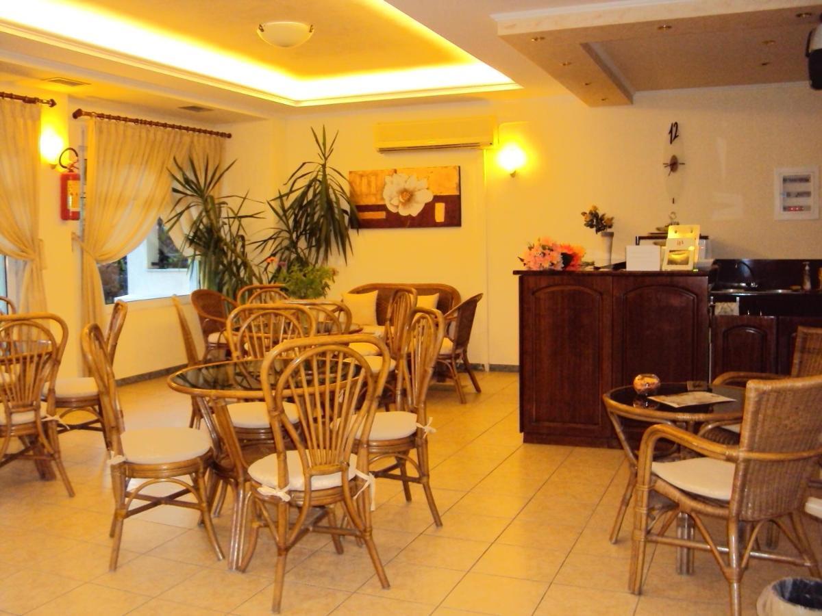 Amalia Aparthotel Palaiontsiflikion Exterior photo